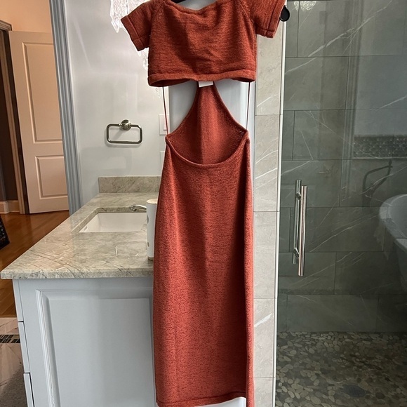 Cult Gaia Alicia Cutout Cotton-Blend Knit Off-The-Shoulder Midi Dress - Picture 14 of 14